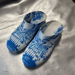 Calzuro clogs, blue/white, excellent condition